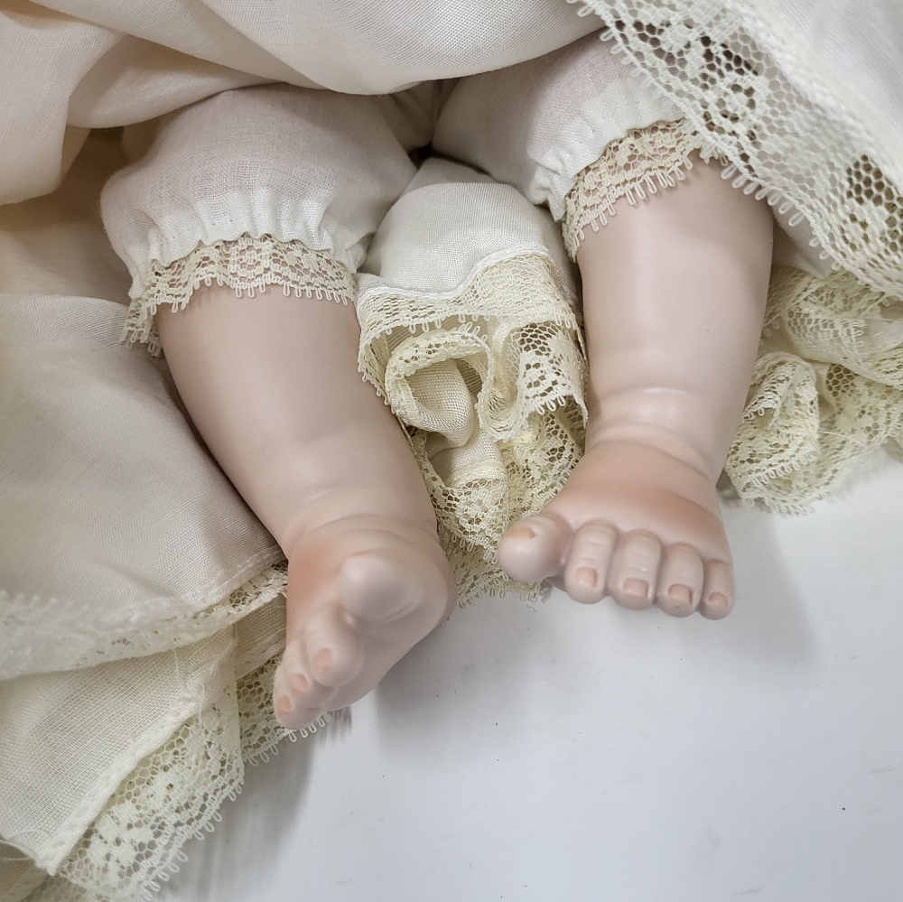 Studio Editions by Dynasty Tricia Porcelain Doll Limited Edition New With COA - Picture 3 of 15